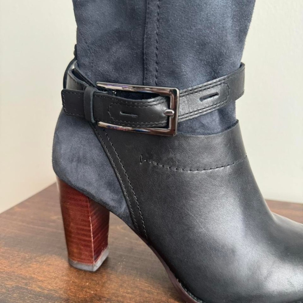 Navy blue faux suede /‎ leather ankle boot size 5.5/6 Clarks - Picture 2 of 8